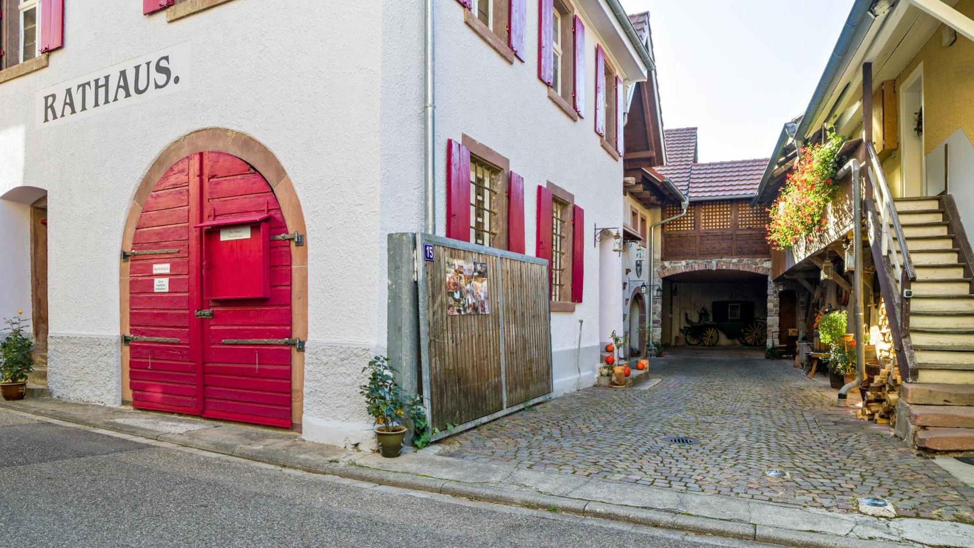 Ferienwohnungen Altes Rathaus Vogtsburg Bagian luar foto
